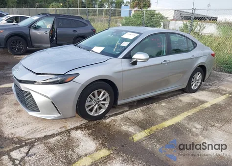 2025 Toyota Camry Le z USA, uszkodzony, nr VIN 4T1DAACK4SU522820